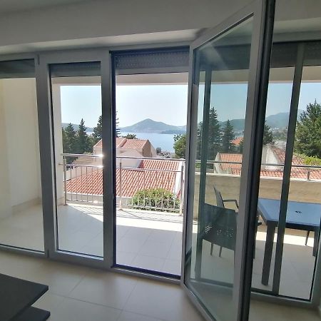 Apartman Sara Pržno Dış mekan fotoğraf