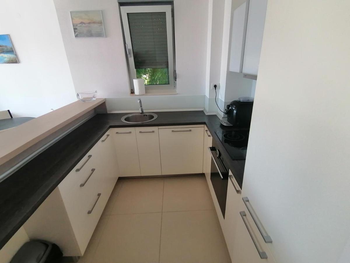 Apartman Sara Pržno Dış mekan fotoğraf