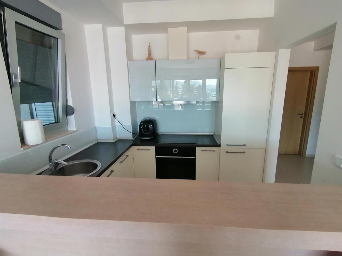 Apartman Sara Pržno Dış mekan fotoğraf